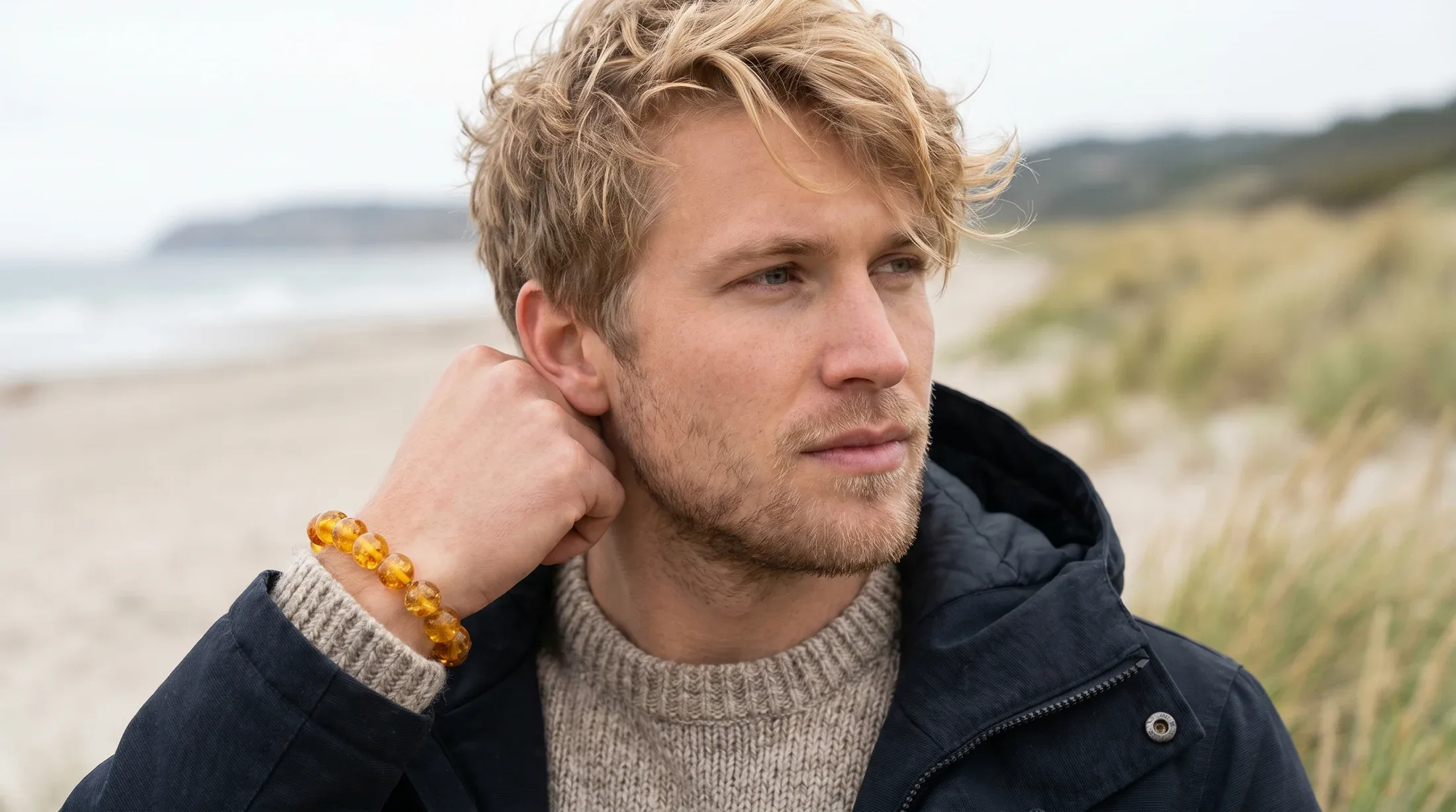 Dzintara rotas vīriešiem | Vīriešu rotaslietas un aksesuāri Dzintara rotas vīriešiem. Vīriešu rotaslietas: krelles, aproces, rokassprādzes, kuloni, aproču pogas, gredzeni, dāvanu komplekti vīriešiem.